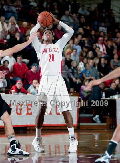 Thumbnail 3 in Mater Dei vs. Foothill (Orange Holiday Classic Championship) photogallery.