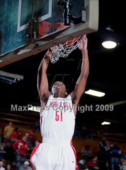 Thumbnail 3 in Mater Dei vs. Foothill (Orange Holiday Classic Championship) photogallery.