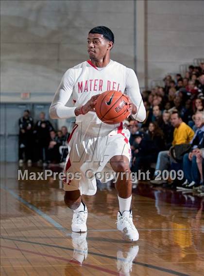 Thumbnail 3 in Mater Dei vs. Foothill (Orange Holiday Classic Championship) photogallery.