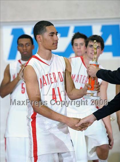 Thumbnail 2 in Mater Dei vs. Foothill (Orange Holiday Classic Championship) photogallery.