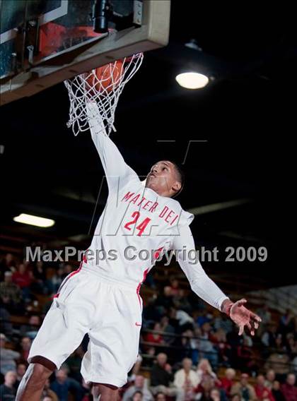 Thumbnail 2 in Mater Dei vs. Foothill (Orange Holiday Classic Championship) photogallery.