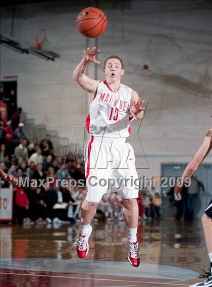 Thumbnail 2 in Mater Dei vs. Foothill (Orange Holiday Classic Championship) photogallery.