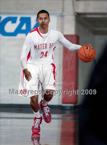 Thumbnail 1 in Mater Dei vs. Foothill (Orange Holiday Classic Championship) photogallery.