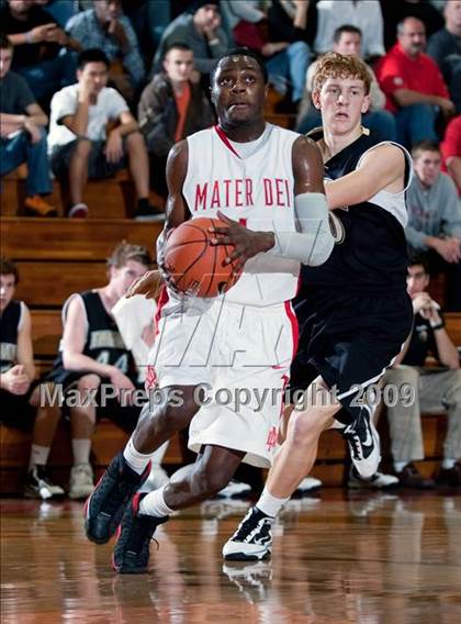 Thumbnail 2 in Mater Dei vs. Foothill (Orange Holiday Classic Championship) photogallery.