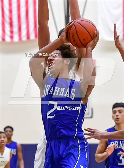 Thumbnail 2 in MacArthur [Douglas] vs Southwest (SAISD Invitational) photogallery.