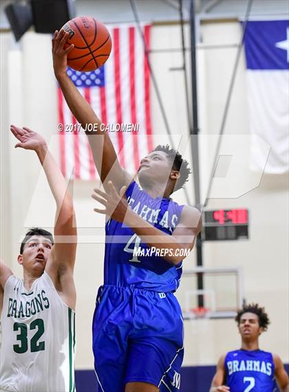Thumbnail 3 in MacArthur [Douglas] vs Southwest (SAISD Invitational) photogallery.