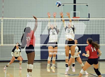 Thumbnail 3 in Cardinal Newman vs River Bluff (Dorman Tournament of Champions) photogallery.