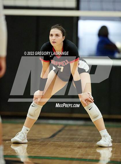 Thumbnail 2 in Guyer vs. Coppell (UIL 6A Bi-District Playoff) photogallery.