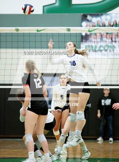 Thumbnail 3 in Guyer vs. Coppell (UIL 6A Bi-District Playoff) photogallery.