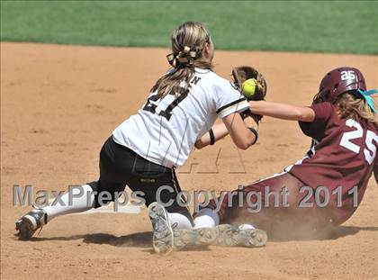 Thumbnail 2 in Calvary Chapel vs. Citrus Valley (CIF SS D6 Final) photogallery.