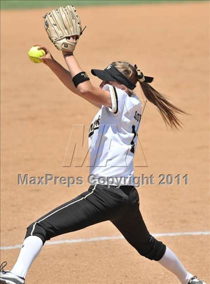 Thumbnail 3 in Calvary Chapel vs. Citrus Valley (CIF SS D6 Final) photogallery.