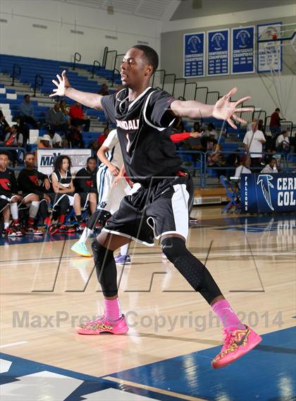 Thumbnail 2 in Rolling Hills Prep vs. Lawndale (Cavalier Classic) photogallery.