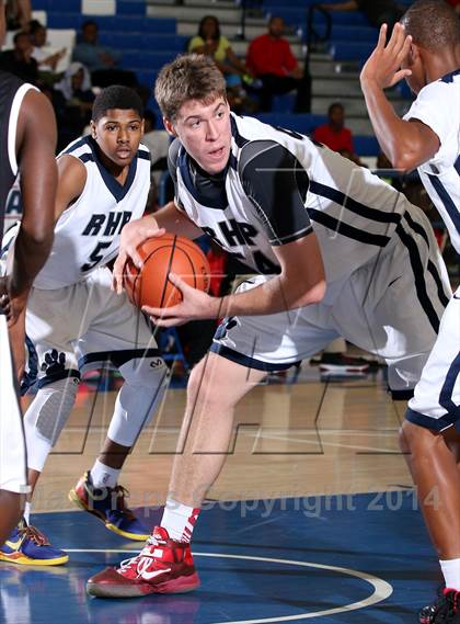 Thumbnail 2 in Rolling Hills Prep vs. Lawndale (Cavalier Classic) photogallery.