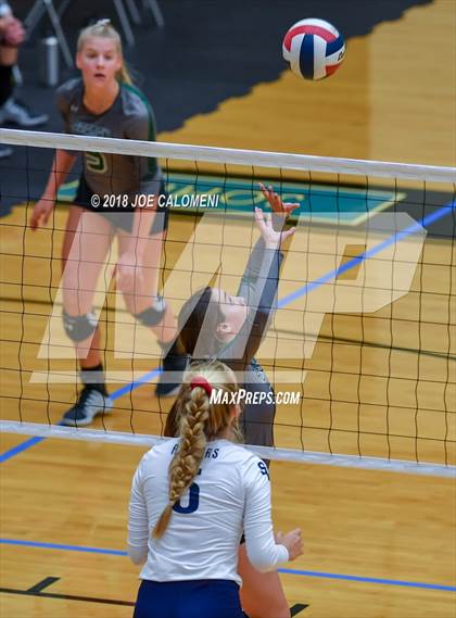 Thumbnail 2 in Reagan [Ronald] vs Smithson Valley (NEISD Volleyball Tournament) photogallery.