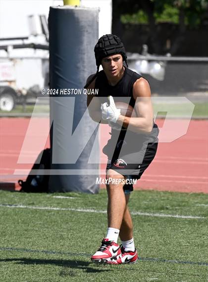 Thumbnail 2 in San Clemente vs. Corona del Mar (Brave 8 Invitational) photogallery.