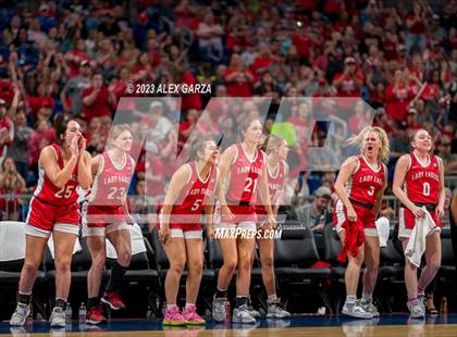 Thumbnail 2 in Fairfield vs Holliday (UIL 2A Basketball State final) photogallery.