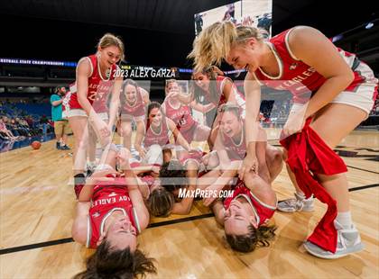 Thumbnail 2 in Fairfield vs Holliday (UIL 2A Basketball State final) photogallery.