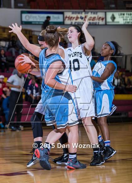 Thumbnail 3 in New Way Christian Academy vs. Archer City (Fantasy of Lights) photogallery.