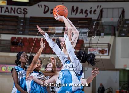Thumbnail 1 in New Way Christian Academy vs. Archer City (Fantasy of Lights) photogallery.