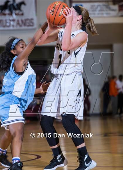 Thumbnail 3 in New Way Christian Academy vs. Archer City (Fantasy of Lights) photogallery.