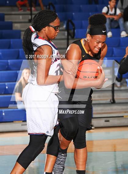 Thumbnail 3 in Brennan vs. Dawson (McDonald's Texas Invitational) photogallery.