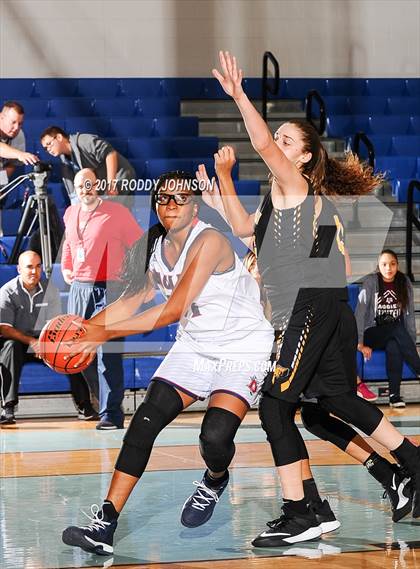 Thumbnail 1 in Brennan vs. Dawson (McDonald's Texas Invitational) photogallery.