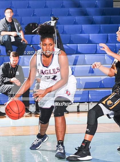 Thumbnail 2 in Brennan vs. Dawson (McDonald's Texas Invitational) photogallery.