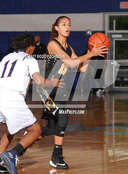 Thumbnail 1 in Brennan vs. Dawson (McDonald's Texas Invitational) photogallery.