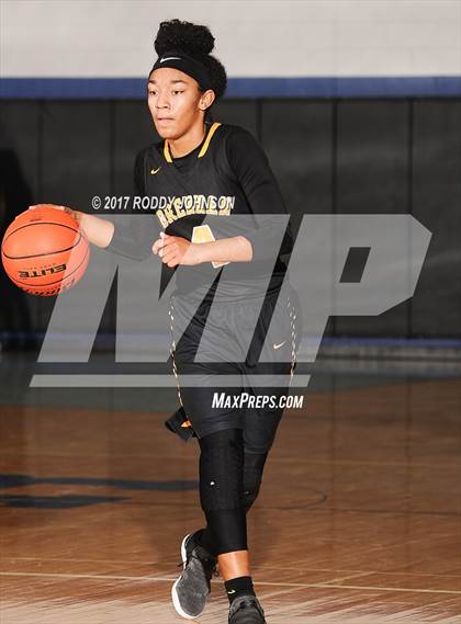 Thumbnail 2 in Brennan vs. Dawson (McDonald's Texas Invitational) photogallery.
