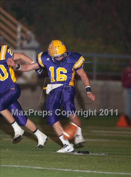 Thumbnail 1 in Hilmar vs. Escalon (CIF SJS D4 Final) photogallery.