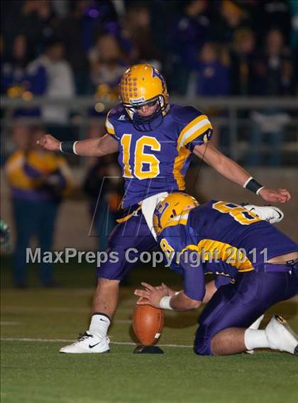 Thumbnail 3 in Hilmar vs. Escalon (CIF SJS D4 Final) photogallery.