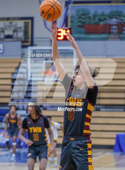 Thumbnail 2 in Walker vs. Valdosta (Lemon Street Classic) photogallery.