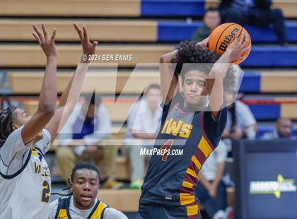 Thumbnail 1 in Walker vs. Valdosta (Lemon Street Classic) photogallery.