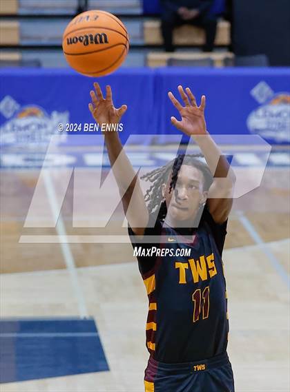 Thumbnail 1 in Walker vs. Valdosta (Lemon Street Classic) photogallery.