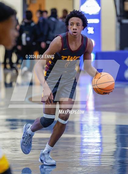 Thumbnail 1 in Walker vs. Valdosta (Lemon Street Classic) photogallery.