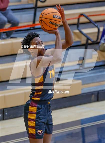 Thumbnail 3 in Walker vs. Valdosta (Lemon Street Classic) photogallery.