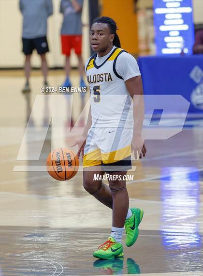 Thumbnail 2 in Walker vs. Valdosta (Lemon Street Classic) photogallery.