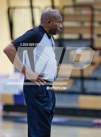 Thumbnail 1 in Walker vs. Valdosta (Lemon Street Classic) photogallery.