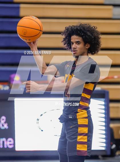 Thumbnail 2 in Walker vs. Valdosta (Lemon Street Classic) photogallery.