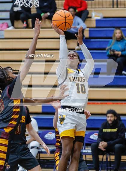Thumbnail 2 in Walker vs. Valdosta (Lemon Street Classic) photogallery.