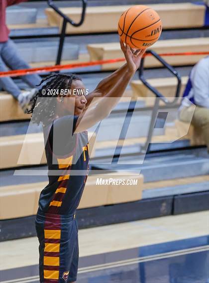 Thumbnail 3 in Walker vs. Valdosta (Lemon Street Classic) photogallery.
