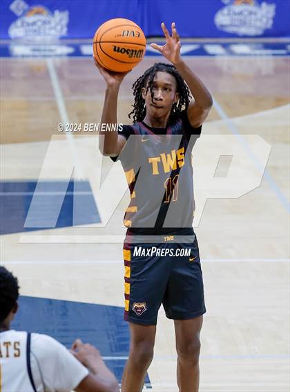Thumbnail 2 in Walker vs. Valdosta (Lemon Street Classic) photogallery.