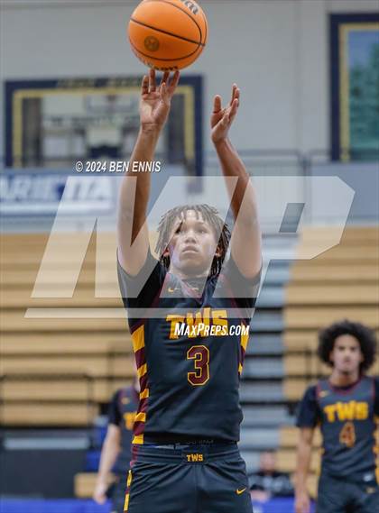 Thumbnail 3 in Walker vs. Valdosta (Lemon Street Classic) photogallery.