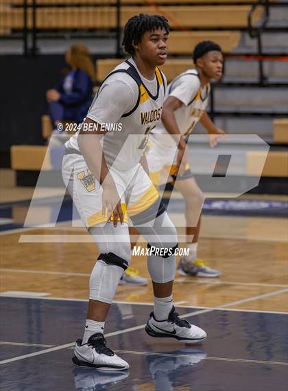 Thumbnail 1 in Walker vs. Valdosta (Lemon Street Classic) photogallery.