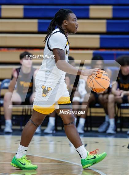 Thumbnail 2 in Walker vs. Valdosta (Lemon Street Classic) photogallery.