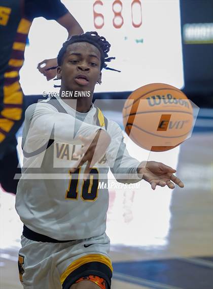 Thumbnail 3 in Walker vs. Valdosta (Lemon Street Classic) photogallery.