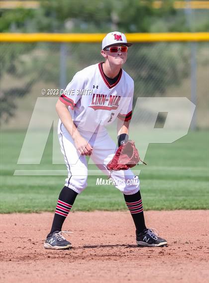 Thumbnail 1 in Xavier @ Linn-Mar photogallery.