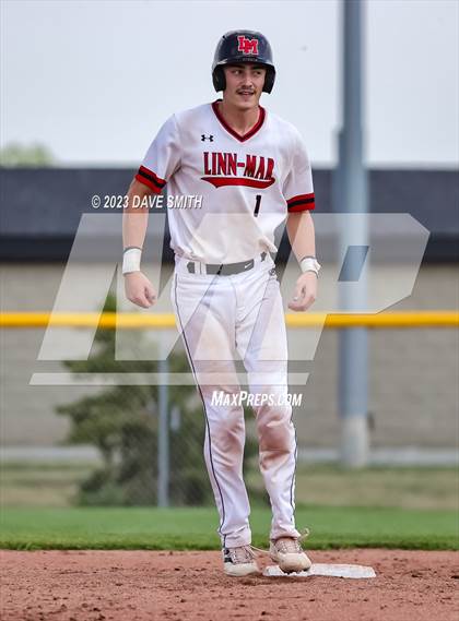Thumbnail 2 in Xavier @ Linn-Mar photogallery.