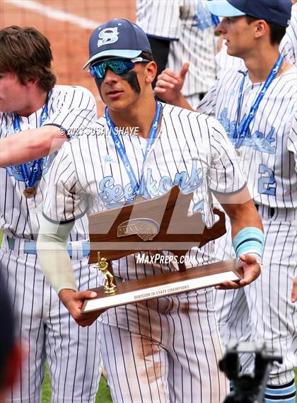 Thumbnail 1 in Abington vs. Seekonk (MIAA Division 4 Final) photogallery.