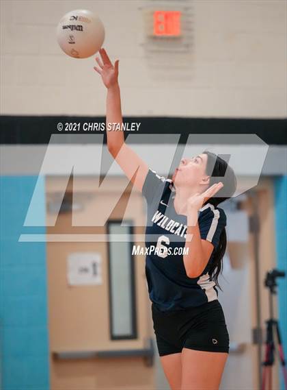 Thumbnail 3 in Willow Canyon vs Parker (Wolves Classic) photogallery.
